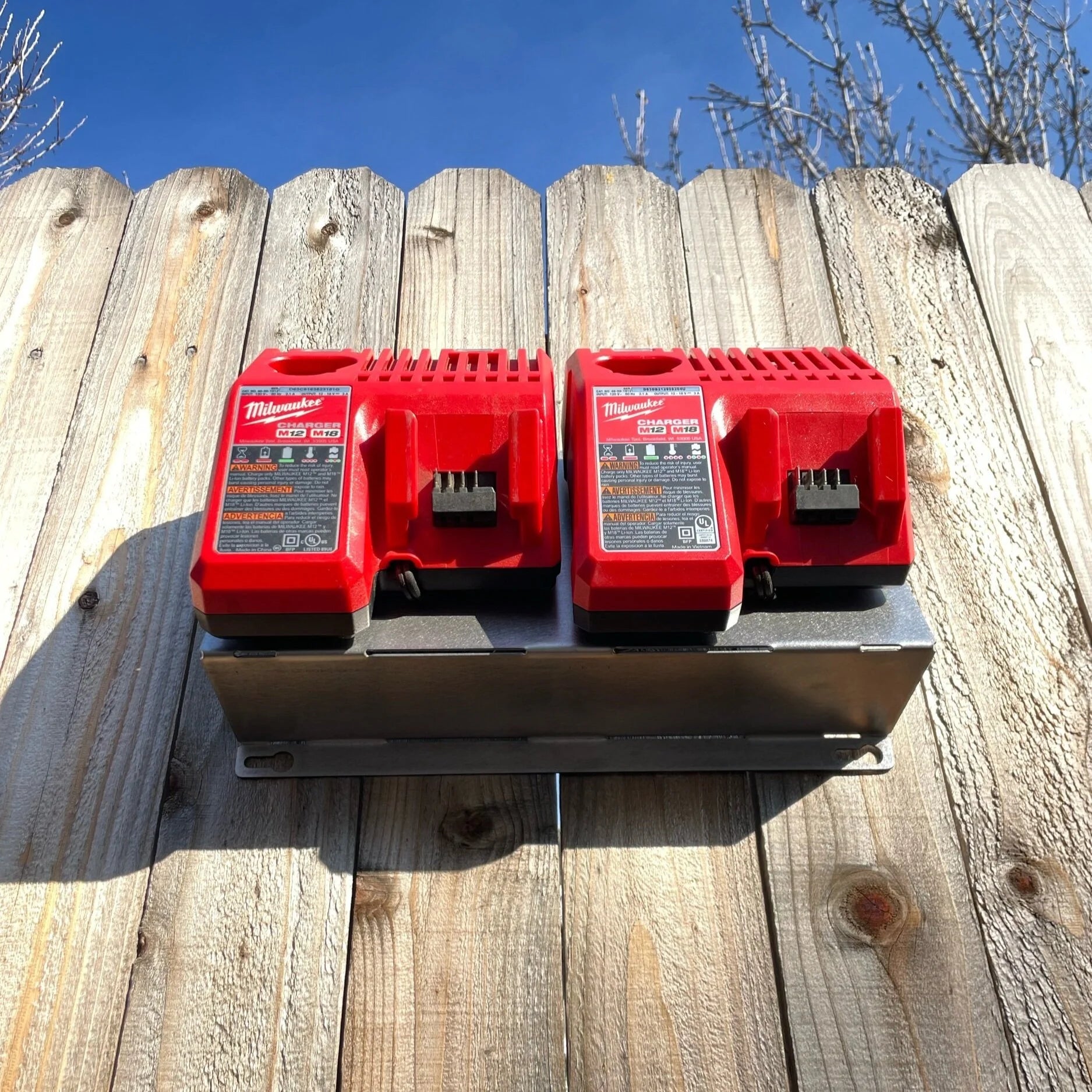 Milwaukee 2x M18 M12 Rapid Battery Charger Wall Mount Plate 20 Degree Angle For Van Truck Shop Contractor